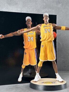 NBA Kobe Bryant Lakers Figure Statue Roar In Yellow Laker Jersey